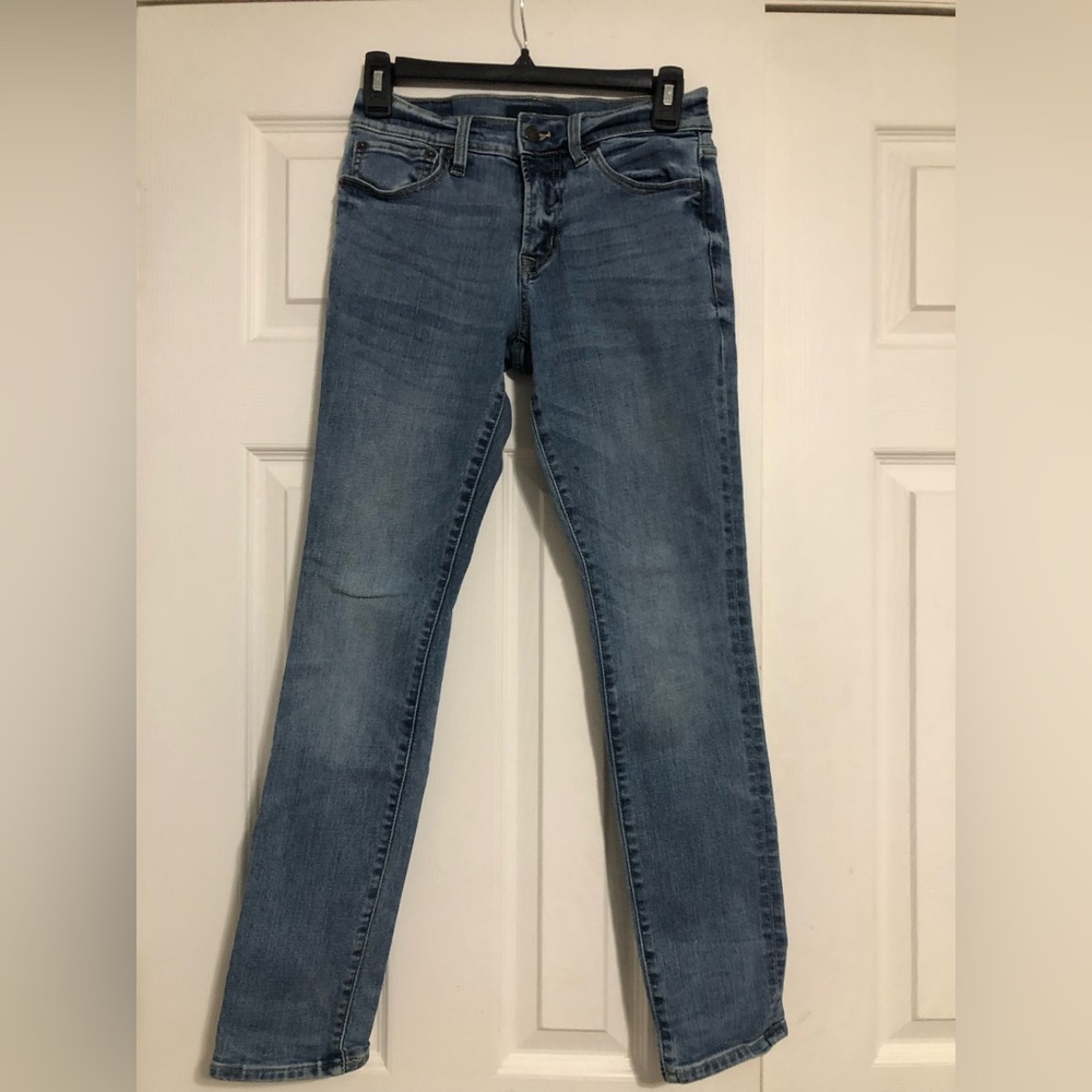 Aeropostale women’s skinny jean 27 x 30.‎ Medium wash